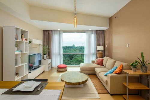 Modern Luxe Stay-2BR City Escape