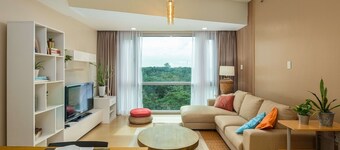 Modern Luxe Stay-2BR City Escape