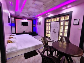 Iron/ironing board - Nirmala House Homestay (Varanasi)