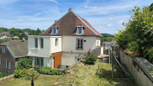 Exterior - Old house in the old part of the village.close to the castle (Rougemont)