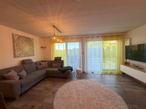 Auszeit am See: Luxuriöse Ferienwohnung mit Garten