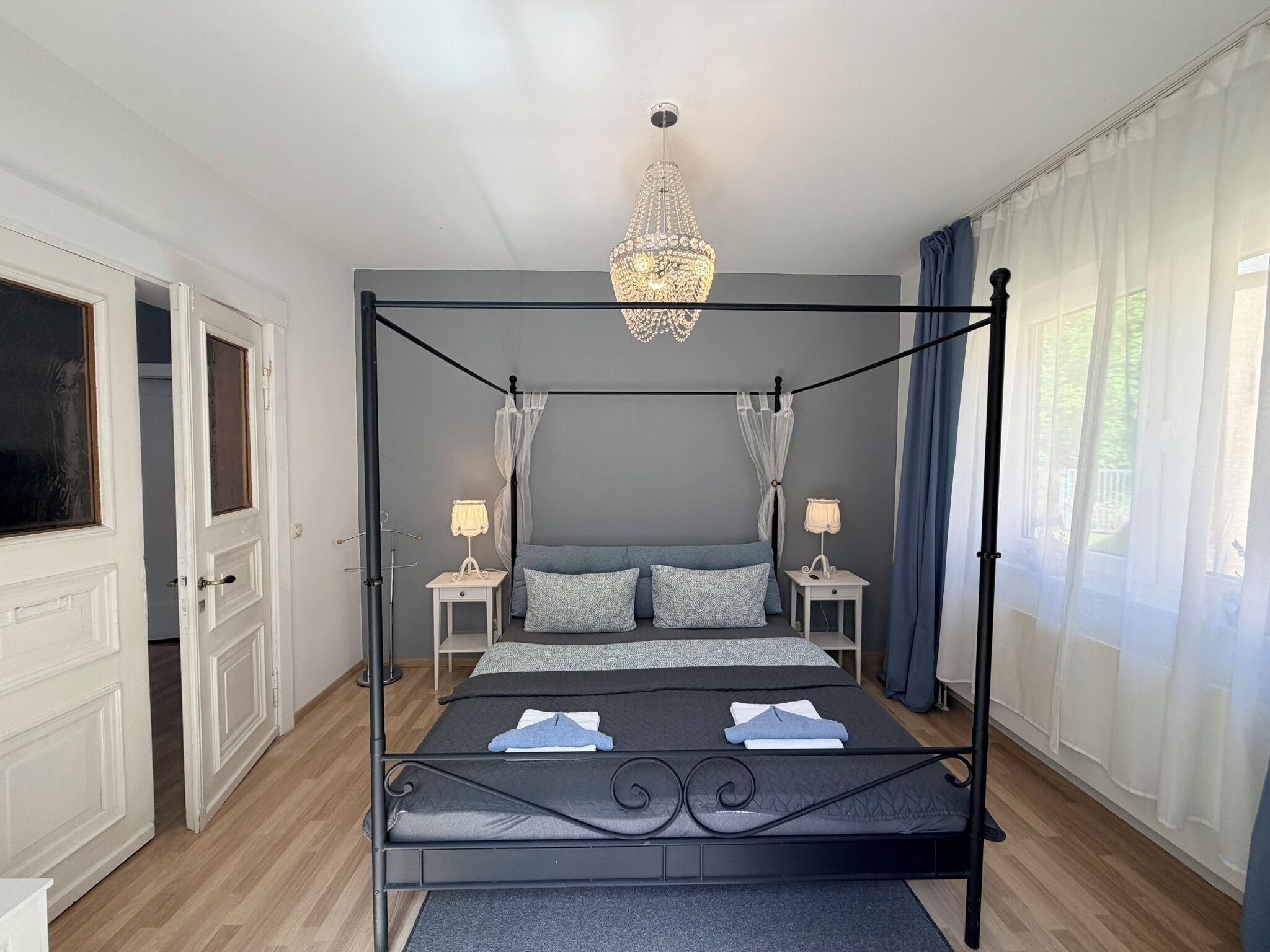 Bügeleisen/Bügelbrett, Reisekinderbett, kostenloses WLAN, Bettwäsche