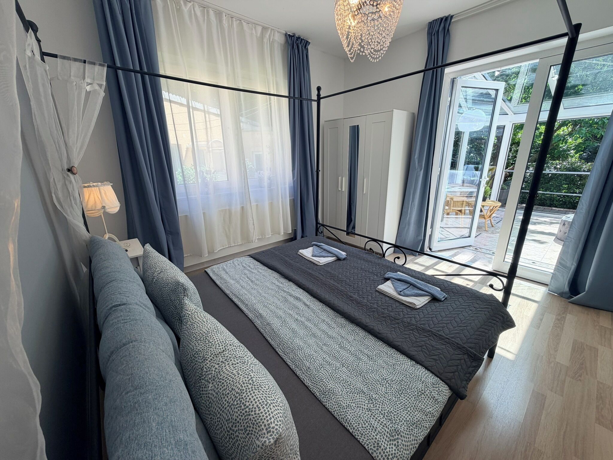 Bügeleisen/Bügelbrett, Reisekinderbett, kostenloses WLAN, Bettwäsche