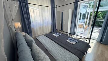 Bügeleisen/Bügelbrett, Reisekinderbett, kostenloses WLAN, Bettwäsche