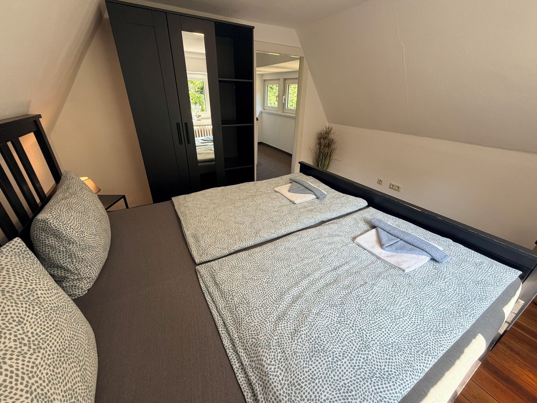 Schreibtisch, Bügeleisen/Bügelbrett, Reisekinderbett, kostenloses WLAN