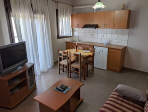 Living area - Apartment '2' with Mountain View, Shared Garden and Wi-Fi (Limenaria)
