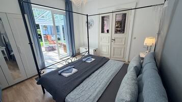 Schreibtisch, Bügeleisen/Bügelbrett, Reisekinderbett, kostenloses WLAN