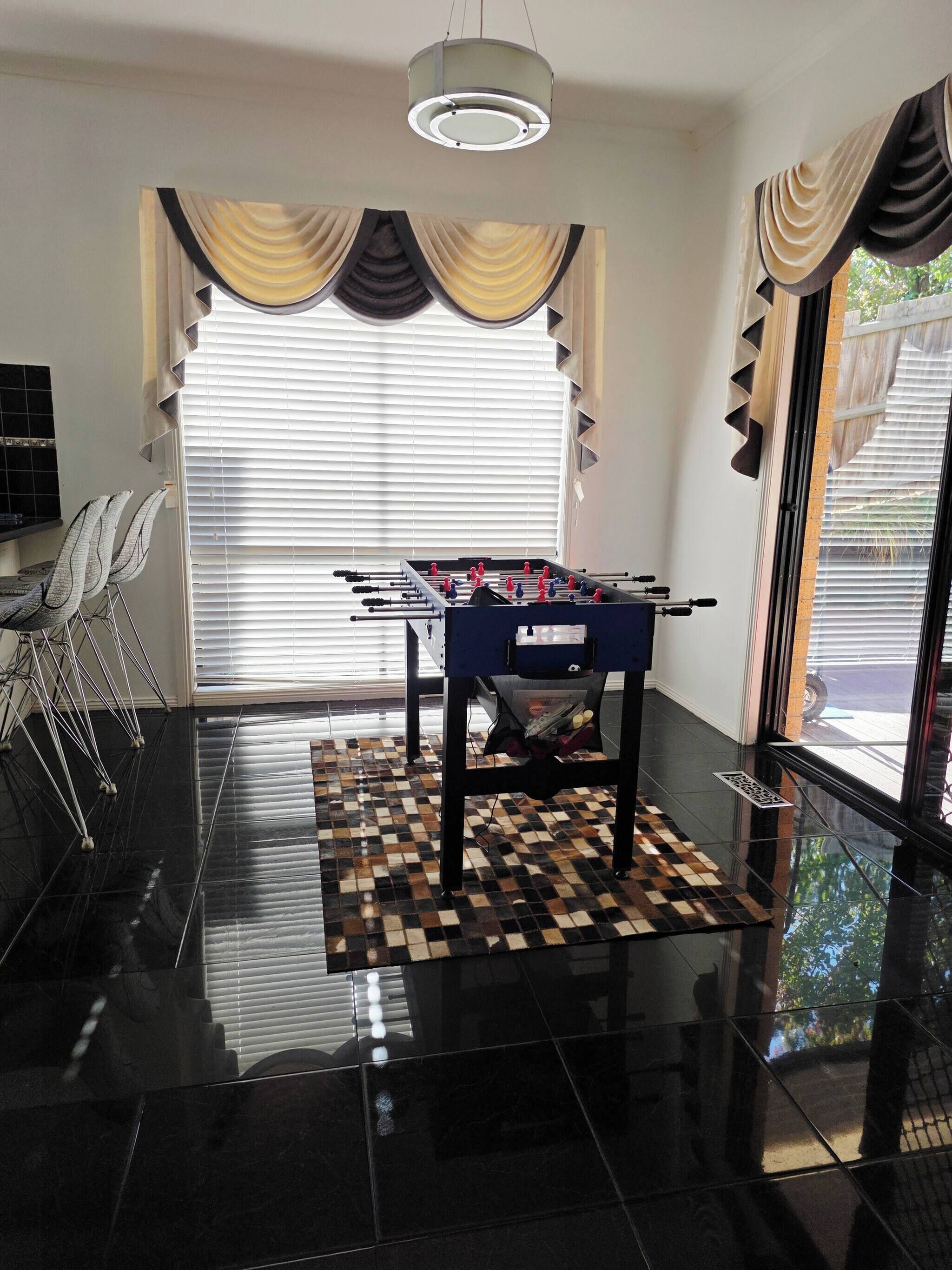 House, 5 Bedrooms | Dining room