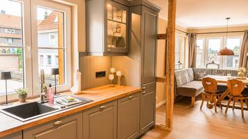 Fridge, oven, stovetop, dishwasher