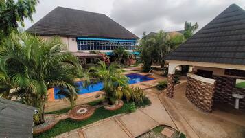 2 outdoor pools