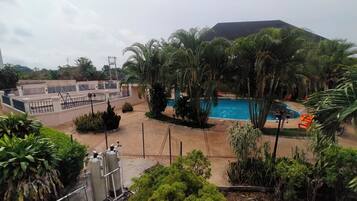 2 outdoor pools