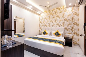 Desk, free WiFi - Rv Grand Varanasi (Varanasi)