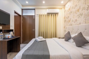 Desk, free WiFi - Rv Grand Varanasi (Varanasi)