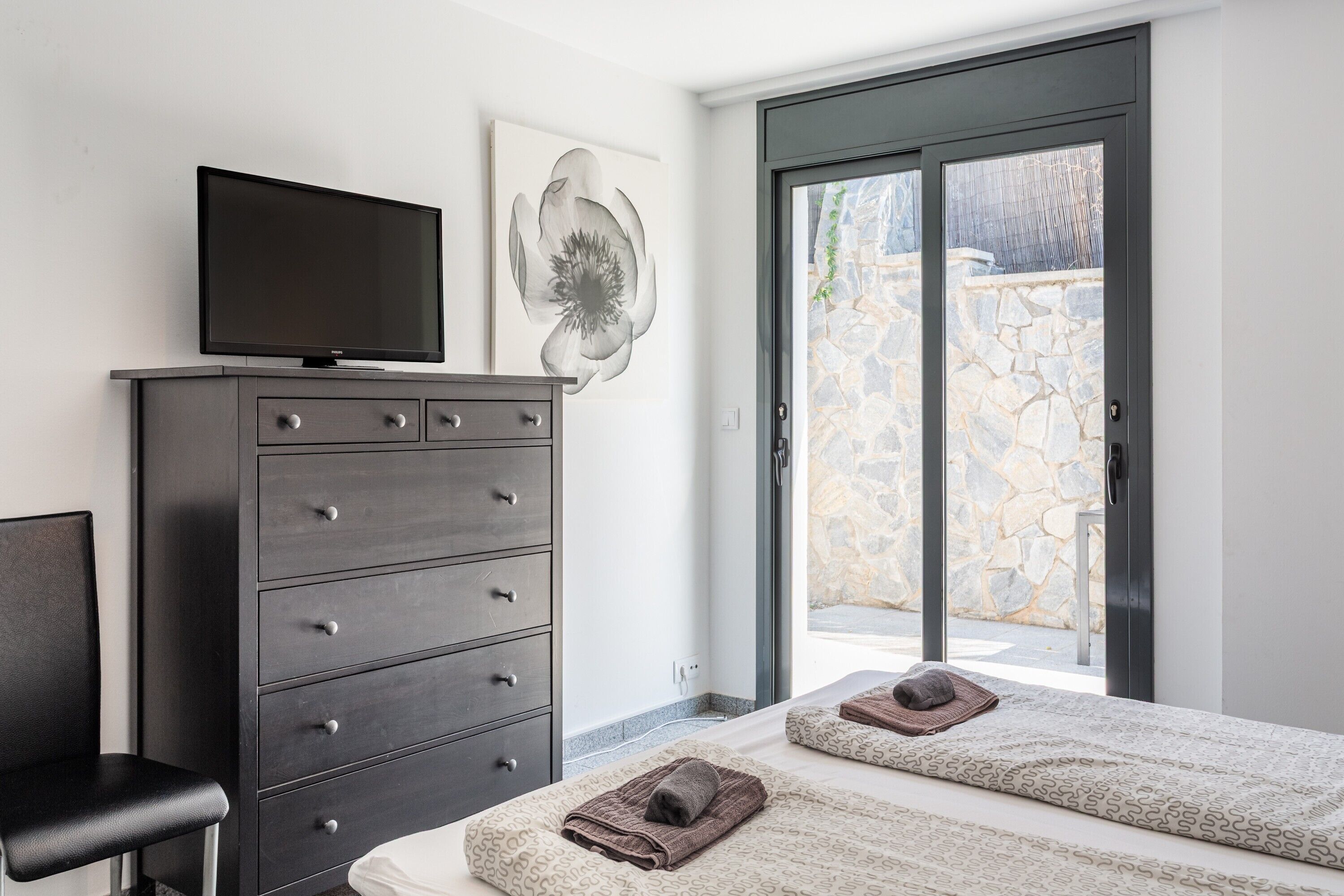 5 habitaciones, tabla de planchar con plancha y wifi 