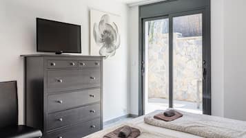 5 habitaciones, tabla de planchar con plancha y wifi