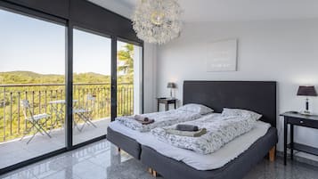 5 habitaciones, tabla de planchar con plancha y wifi