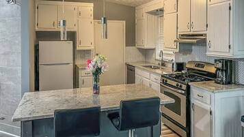 House, Patio, Garden View | Private kitchen