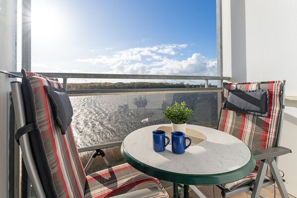 Outdoor dining - Vrbo Property (Heiligenhafen)
