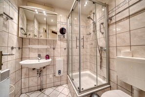 Bathroom - Vrbo Property (Heiligenhafen)