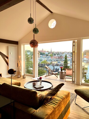 "Hafenpanorama" vacation rental with a view of the Old Town and the harbor, located right in