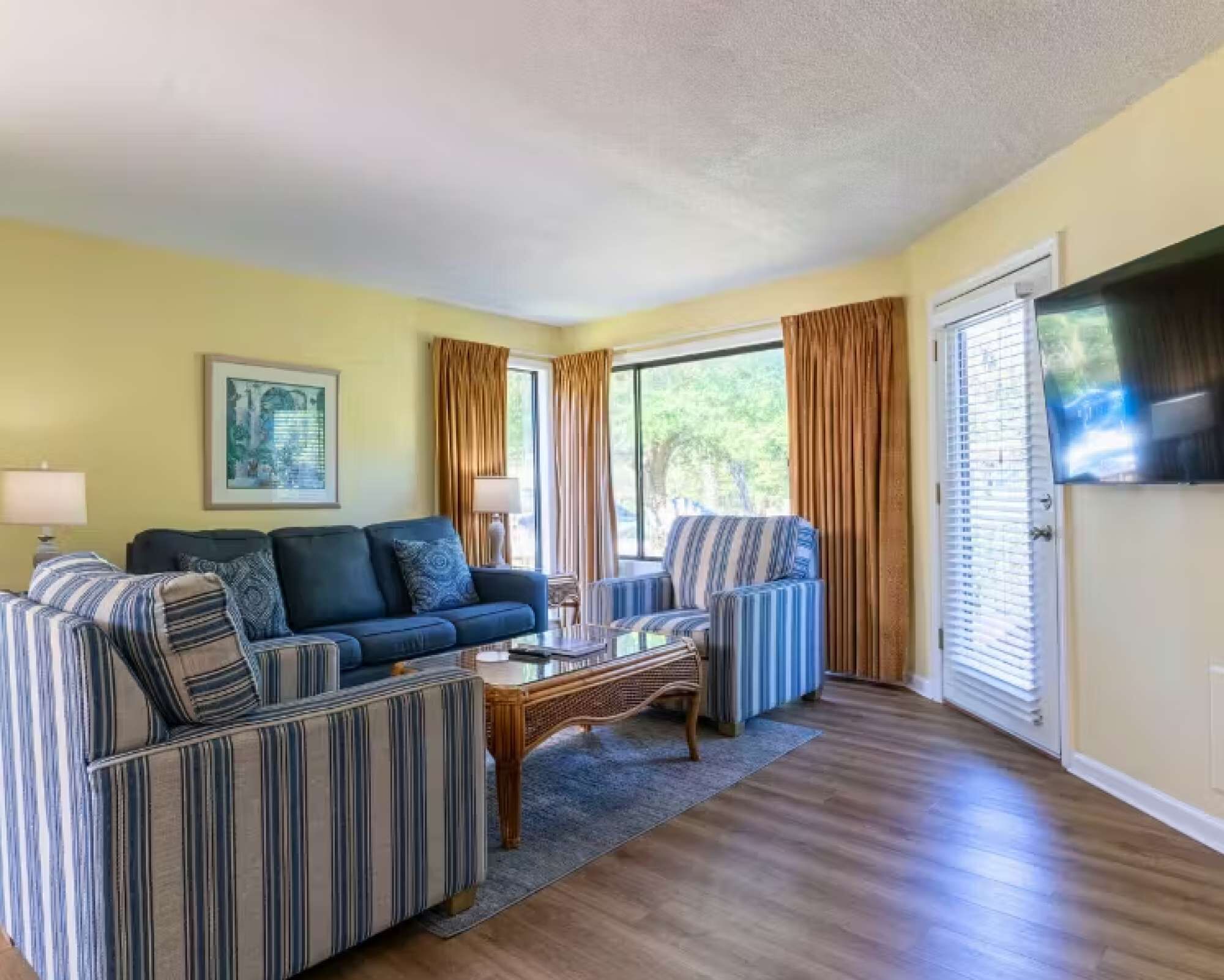 2 Story Townhome Steps From Golf Course + Pool - Hilton Head Island, SC