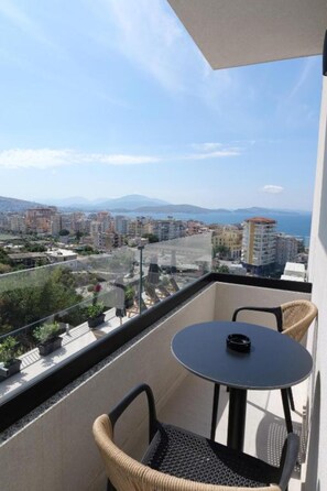 Outdoor dining - Safir Luxury Suites (Sarande)