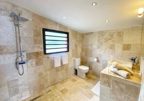 Bathroom - Vrbo Property (Les Avirons)