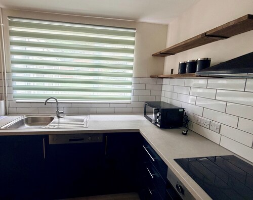 2-bed House, Sleeps 4 w/ Parking & Garden