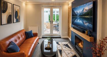 2-bed House, Sleeps 4 w/ Parking & Garden