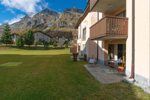 Chesa Radonda 1 – Modern Apartment with a Terrace & Mountain Views