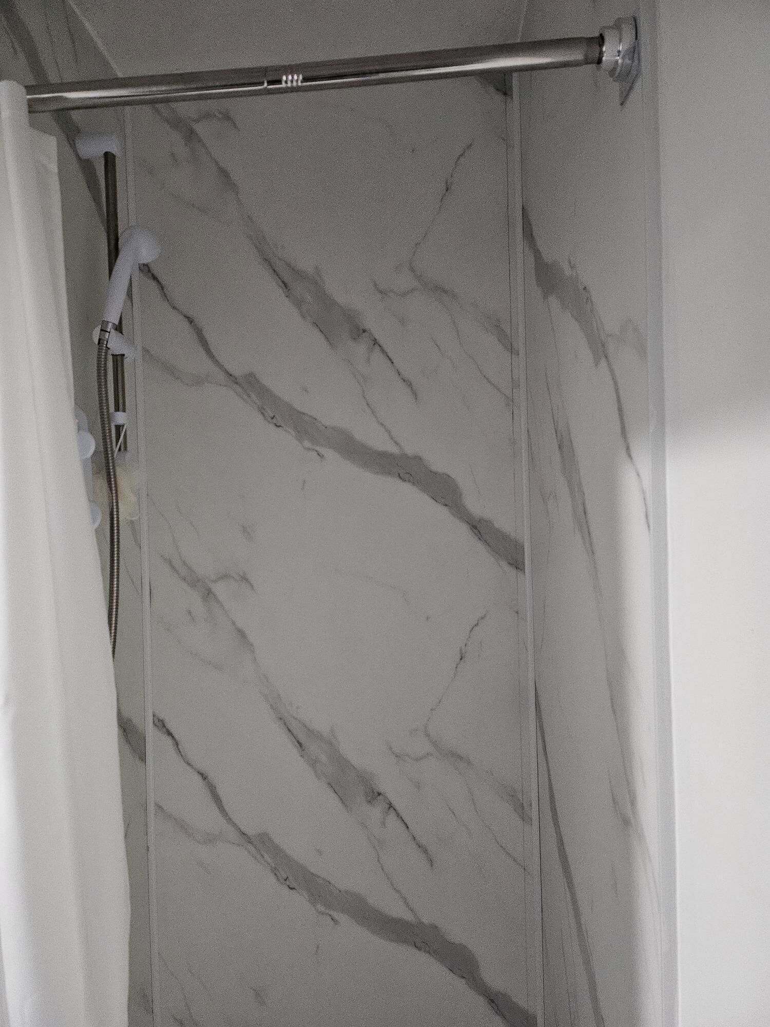 Double Room | Bathroom | Hair dryer, towels, soap, shampoo