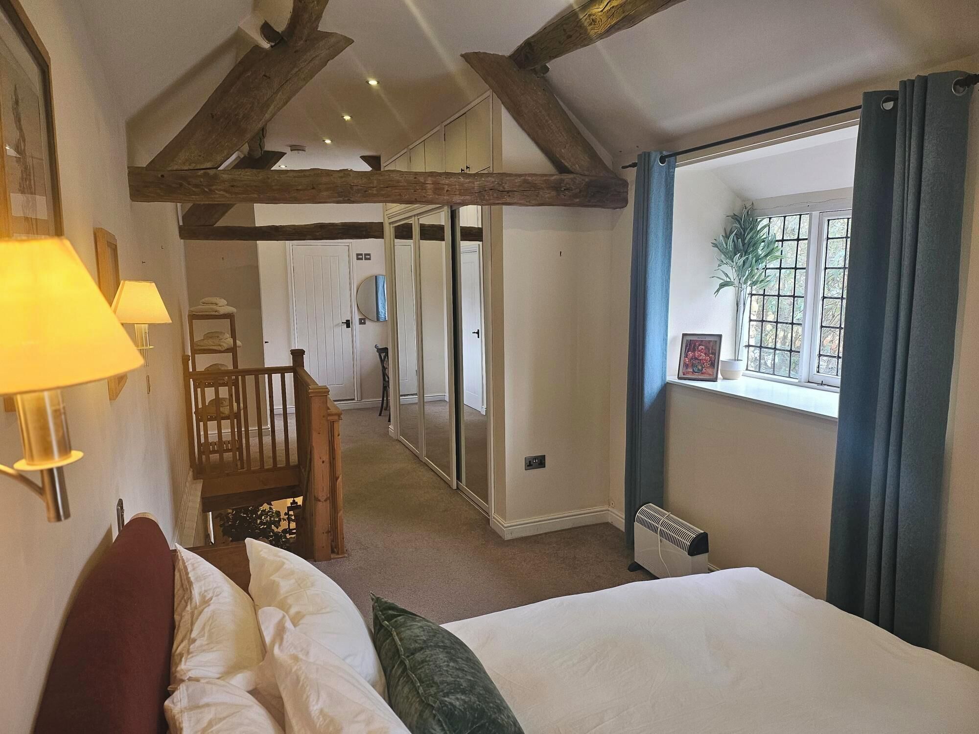 Double Room | In-room safe, iron/ironing board, free WiFi