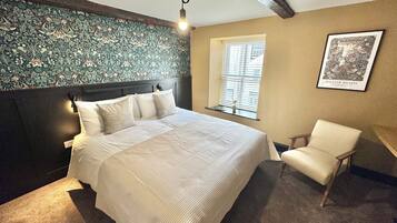 Deluxe Double Room | Desk, free WiFi, bed sheets