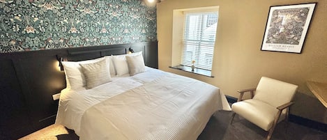 Deluxe Double Room | Desk, free WiFi, bed sheets