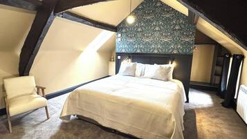 Deluxe Double Room | Desk, free WiFi, bed sheets