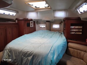 Room - Marvelous 2-bedroom yacht walkable to public transportation for World cup (Pennsauken)
