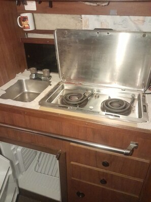 Private kitchen - Marvelous 2-bedroom yacht walkable to public transportation for World cup (Pennsauken)