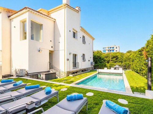 UrbanFlat 228 - Villa d'Exception avec Piscine Privée • Plages à Pied Juan les Pins