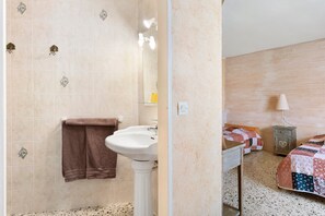 Shower, towels