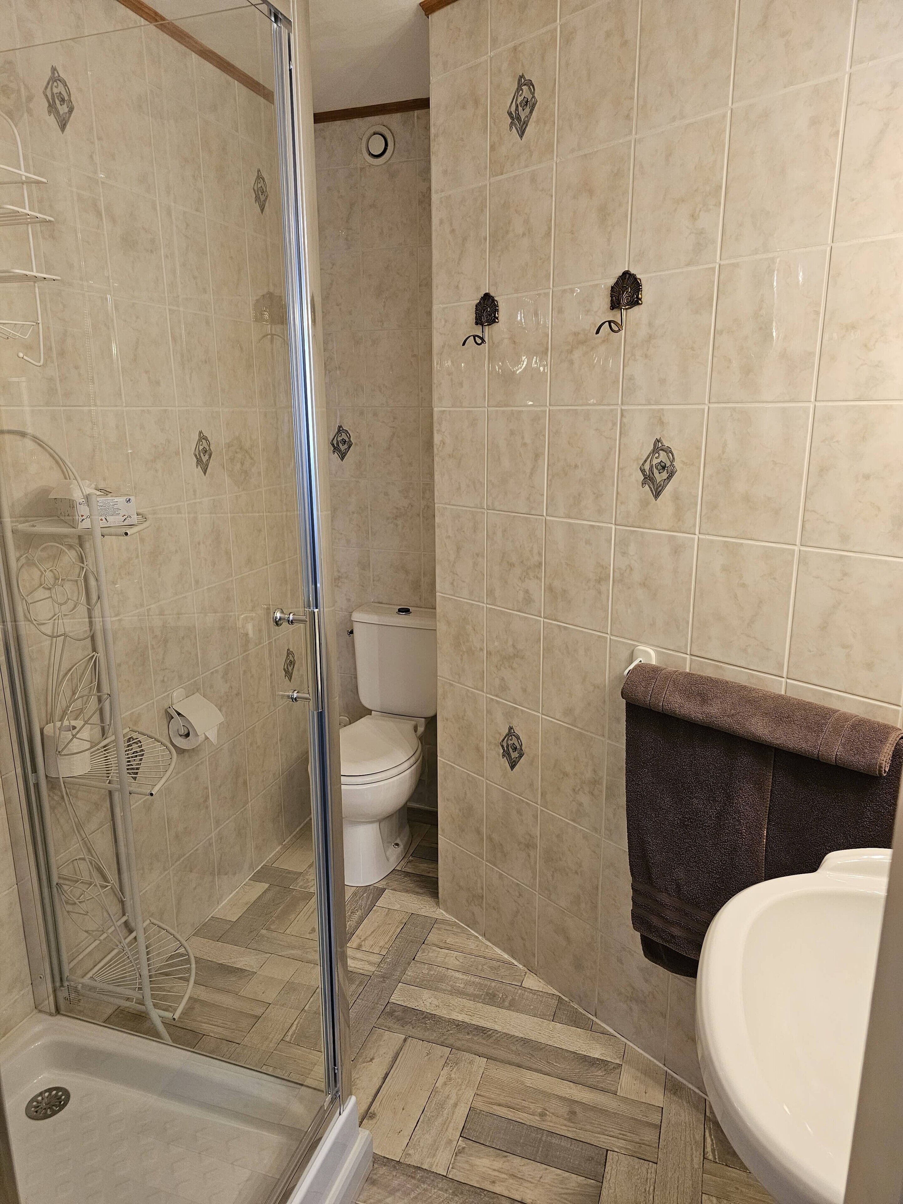 Douche, serviettes fournies