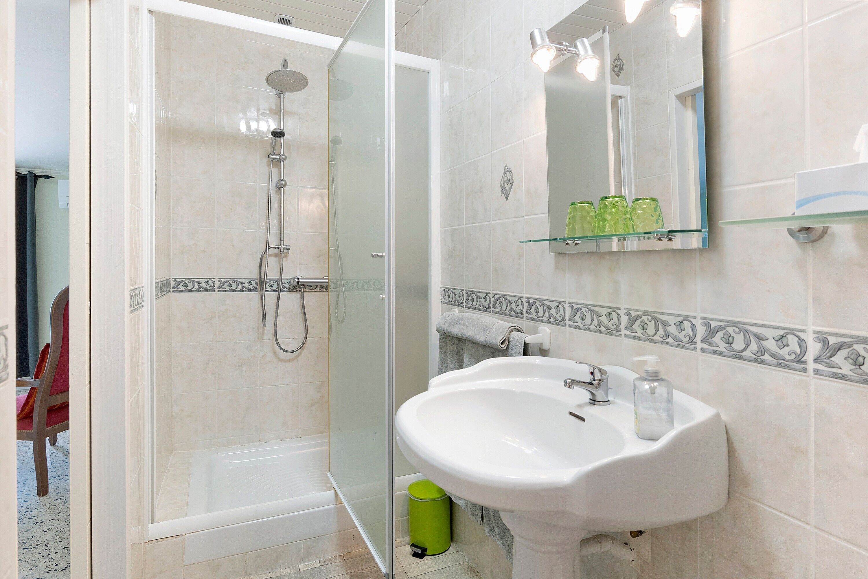 Shower, towels