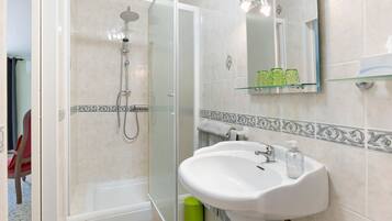 Shower, towels