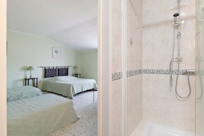Shower, towels