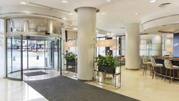 Chambre Double ou avec lits jumeaux, vue ville | Hall