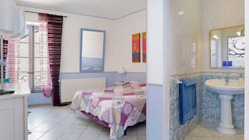 Shower, towels
