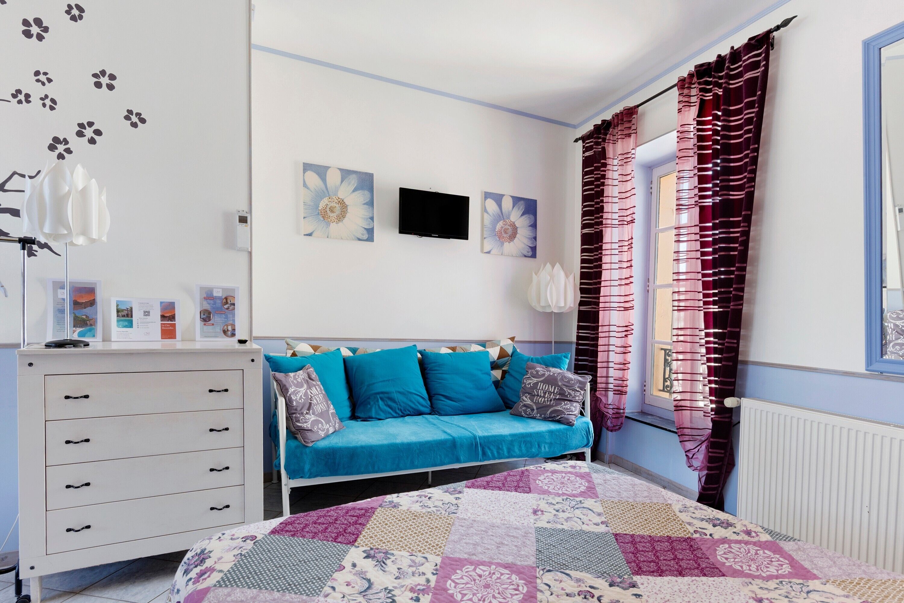 WiFi, bed sheets