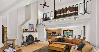 Deer Leap Lodge Spectacular three story private home with Hot Tub. Less then 15 minutes from Killington Resort and a stones throw from Green Mountain National. 2 Free Day Passes to Killington Rec Center Pool. ( diving board available)