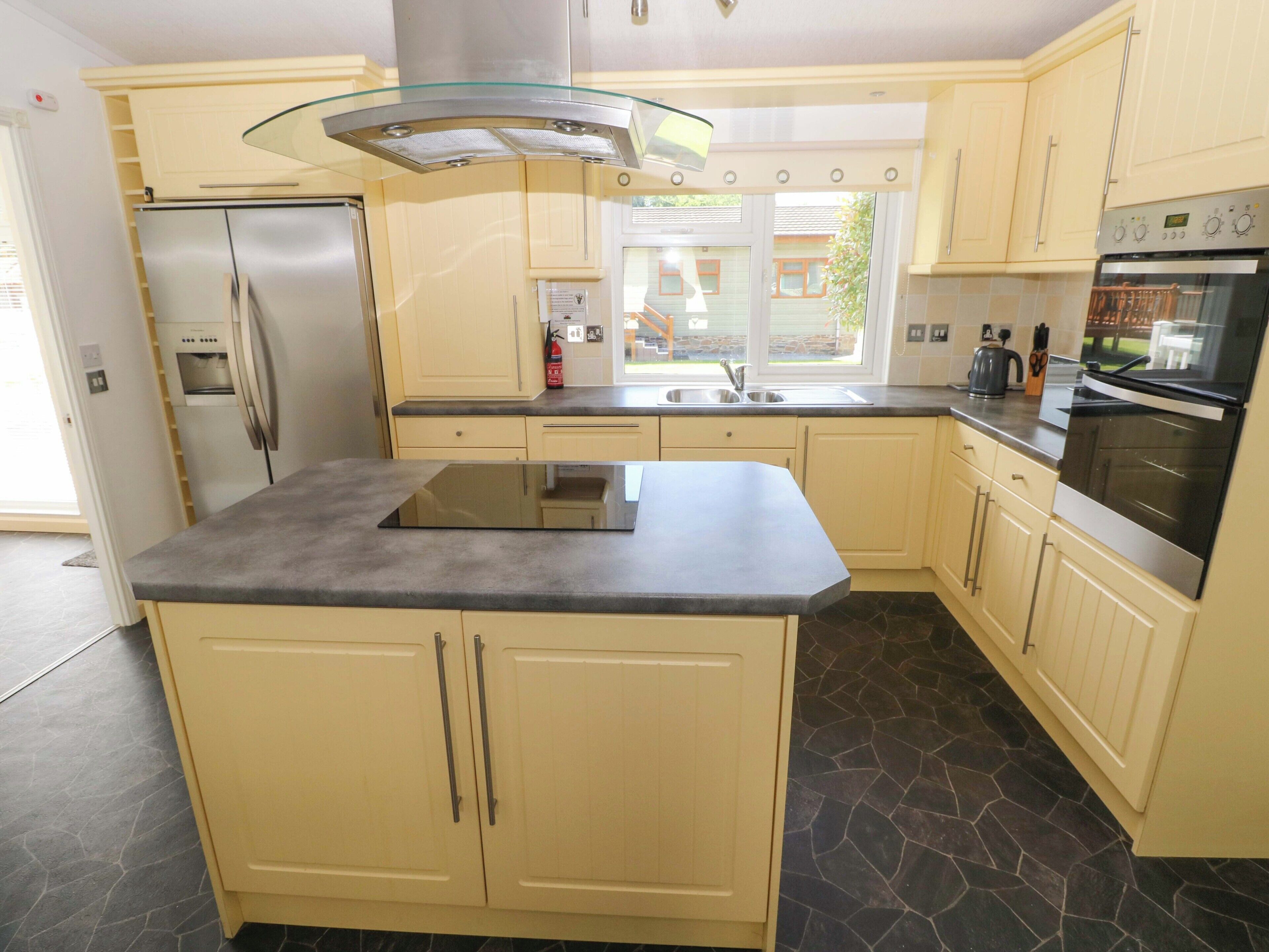 Dishwasher, cookware/dishes/utensils