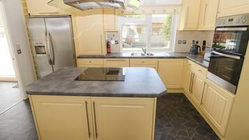 Dishwasher, cookware/dishes/utensils