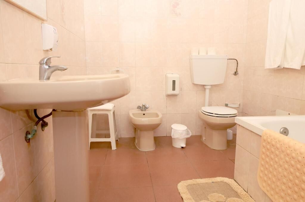 Phòng 2 giường đơn Deluxe, ban công, quang cảnh vườn | Phòng tắm